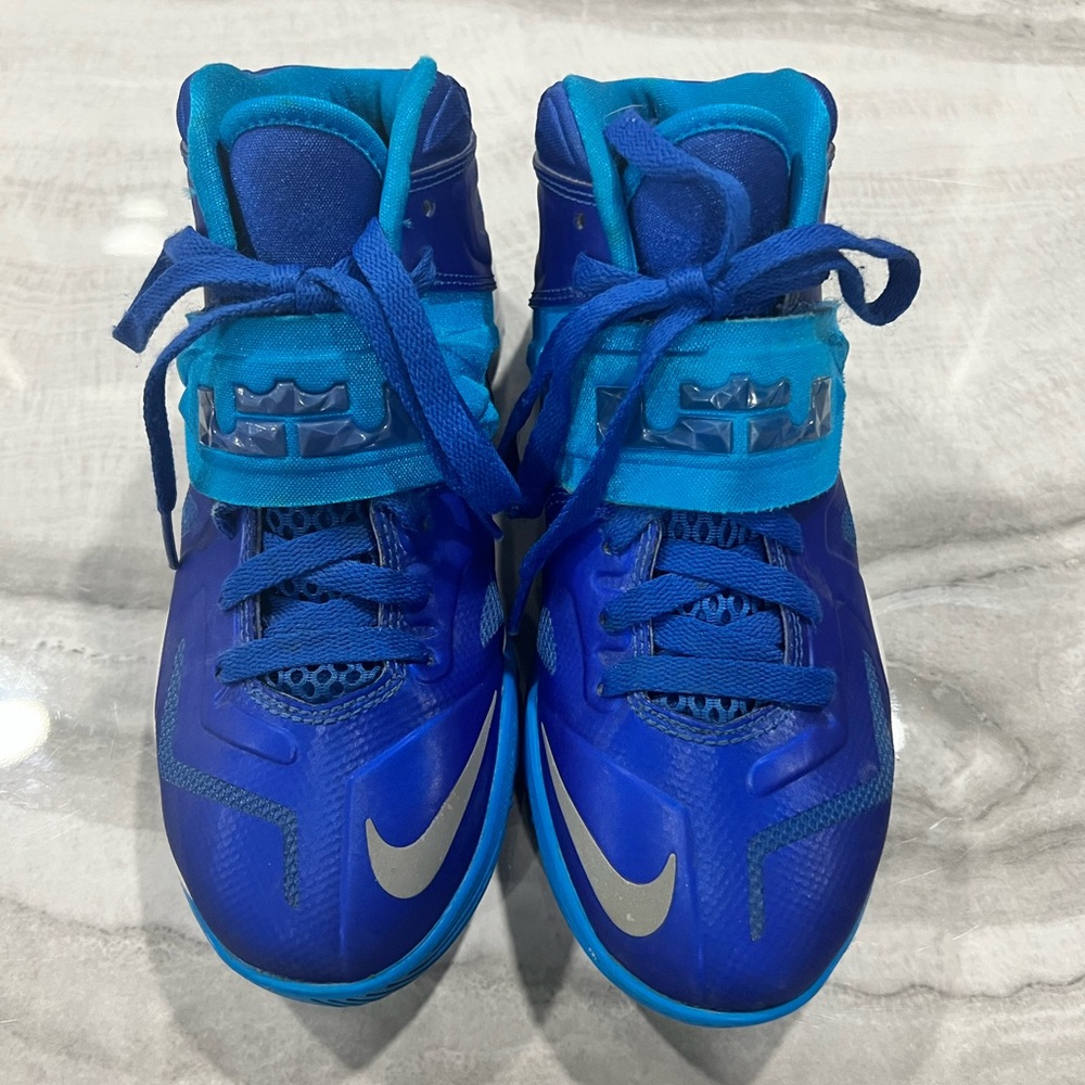 Nike Lebron James Youth Basketball Shoes